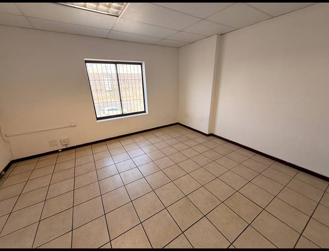 660M² WAREHOUSE TO LET IN PAROW INDUSTRIAL